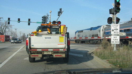 The Chestnut Avenue railroad crossing.  Glenview Illinois.  November 2012. by Eddie from Chicago