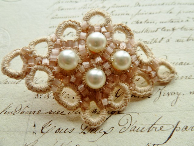 lace pearl brooch