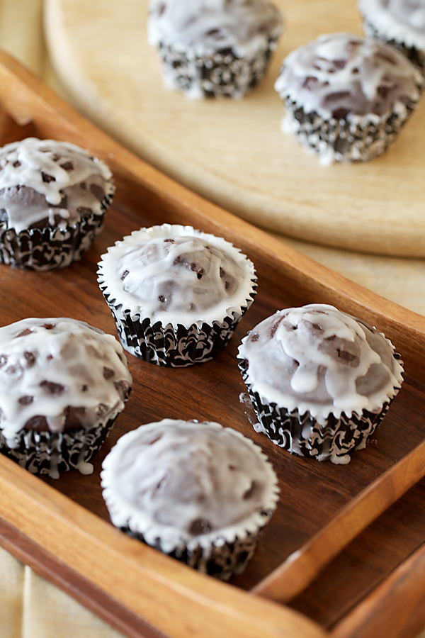 Eggless Chocolate Cupcakes With Glace Icing