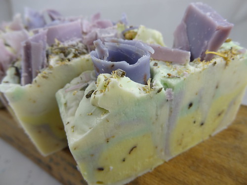 Lavender Chamomile Soap - The Daily Scrub (3)