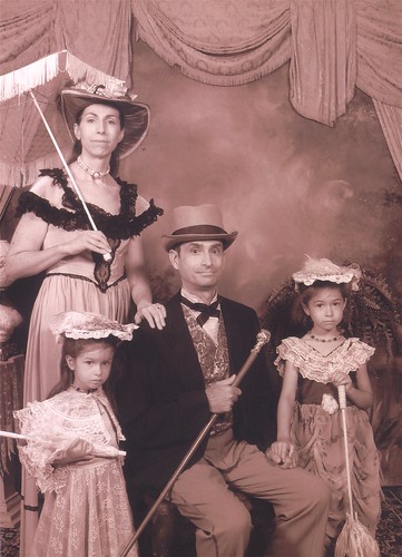 070112Old Time Photo - Family