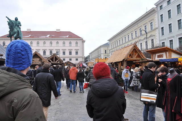 Medieval Christmas Market with gospel singing at the Wittelsbacher Platz