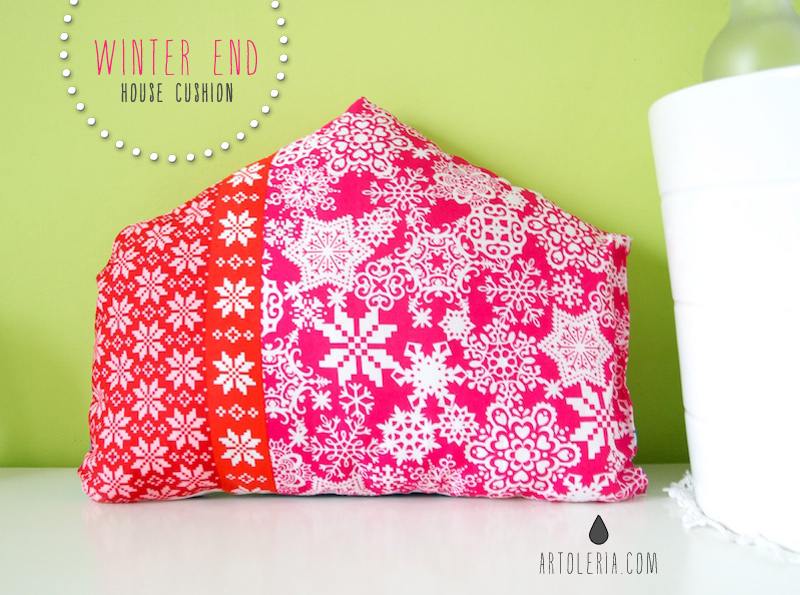fine inverno - cuscino a casetta rosso e rosa