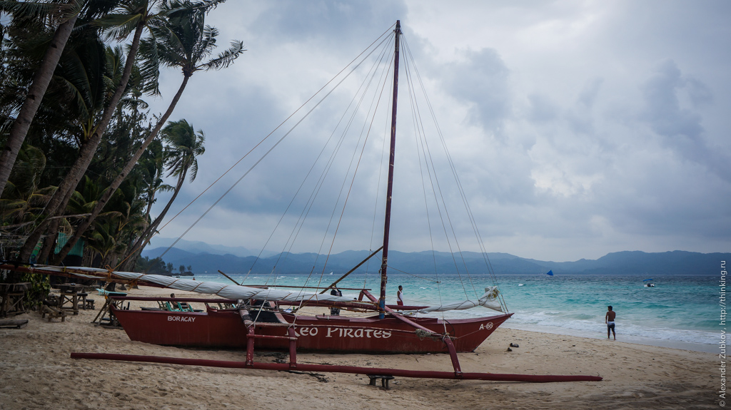 Пиратская лодка на Боракае, Филиппины