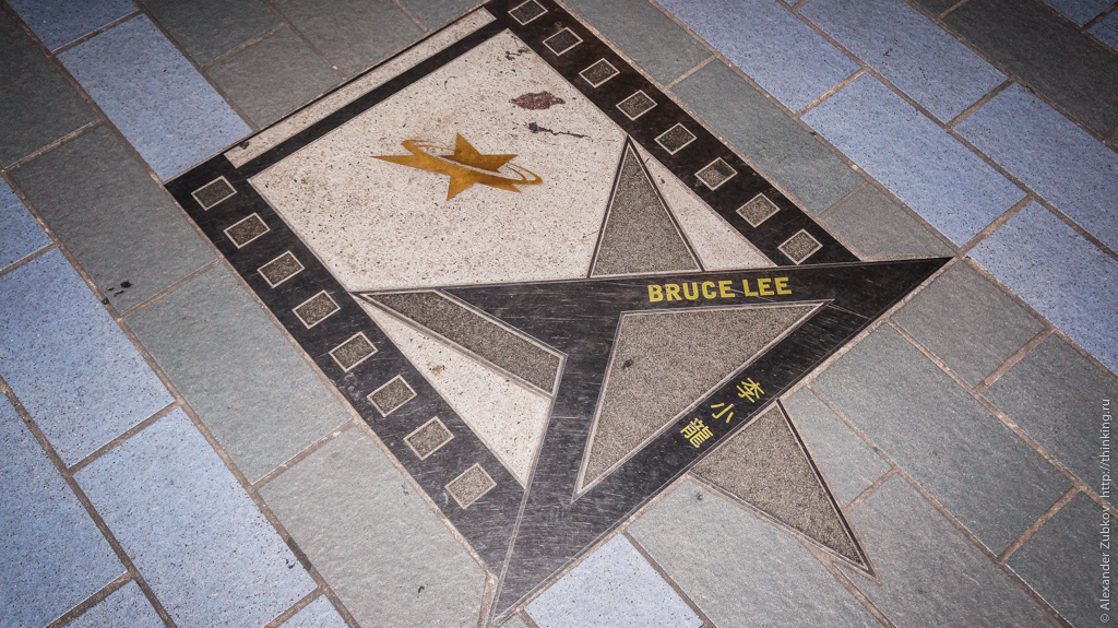 Звезда Брюса Ли на Аллее Звезд в Гонконге