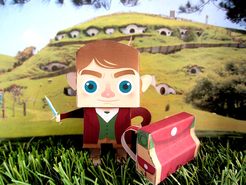 Paper Toy Bilbo Bolson by Ana Rois Ortiz