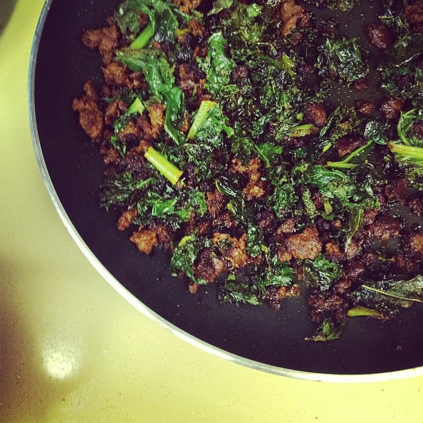 Snack while I'm doing my Sunday prep: chorizo with crispy, garlicky kale #whole30 #hwisc