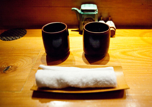 Finishing off with cups of hot hojicha tea and a hot hand towel