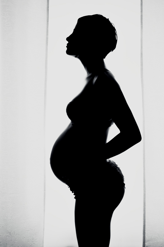 Фотосессия беременности в интерьерной студии