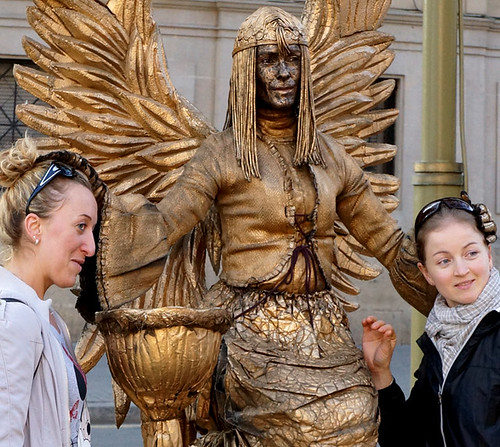 barcelona-liv-statue-girls-01854