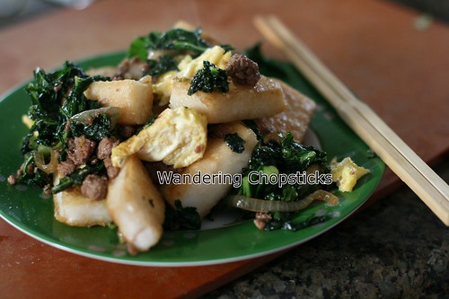 Banh Bot Khoai Mon Chien Xao Cai Xoan (Vietnamese Fried Taro Cake Stir-Fried with Kale) 18