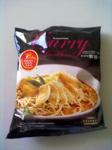 Curry laksa instant noodle