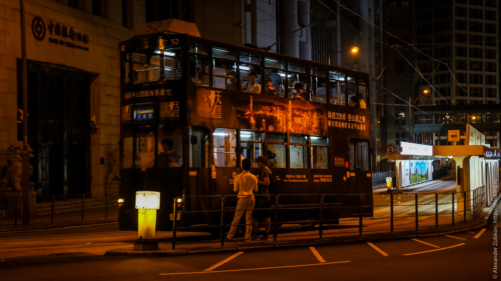 Двухэтажный трамвай в Гонконге