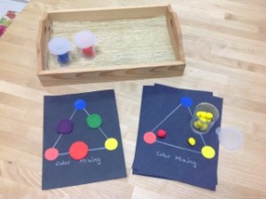 Playdoh mistura de cores (Foto da Trillium Montessori)