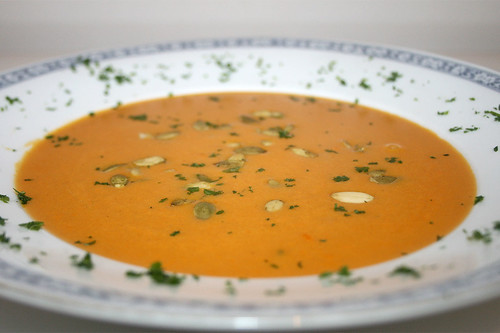 10 - Fuchs Kürbis-Cremesuppe / Pumpkin cream soup - CloseUp
