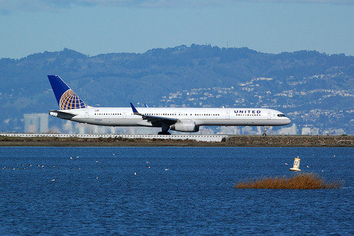 N73860, B757-33N United Airlines, UA195 SFO - KOA, San Francisco International (SFO), 27. 1. 2013