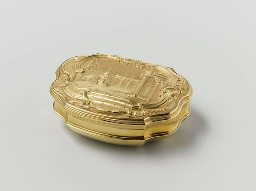010- Caja de tabaco de oro, adornada con motivos representando una fuente en un jardín, Saint Jean 1739- Rijksmuseum
