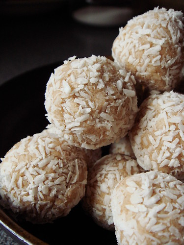 Gluten-Free No-Bake Coconut Snowballs