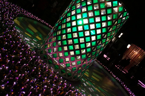 light tessellation green & violet