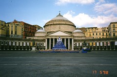Napoli Arte - Istallazione di Gilberto Zorio in Piazza del Plebiscito a Napoli, 1998