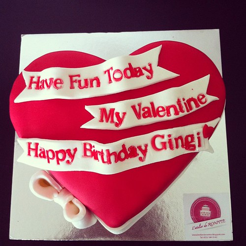 #valentinesdaycake#birthdaycake #heartcake#sugarart #sugarpaste by l'atelier de ronitte
