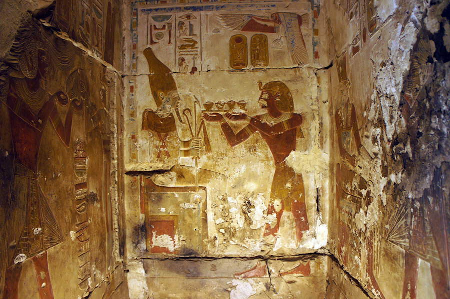 Сети подносит дары Осирису. Абидос, Храм Сети I, Египет