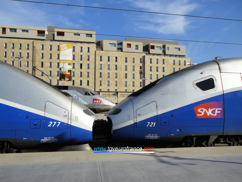 Vue d'une UM entre un TGV Duplex à moteurs synchrones et un TGV Dasye à moteurs asynchrones