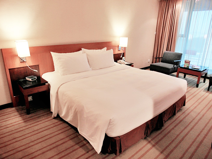 grand mercure roxy hotel bed