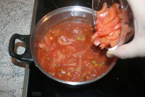 28 - Spaghetti al tonno - Tomatenstreifen beigeben / Add tomato slices