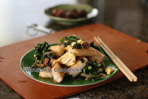 Banh Bot Khoai Mon Chien Xao Cai Xoan (Vietnamese Fried Taro Cake Stir-Fried with Kale) 2