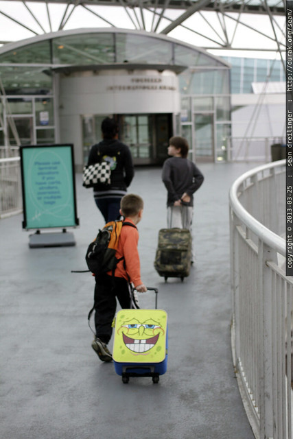 unaccompanied minors, accompanied by their mom, heading into the pdx portland international air terminal - _MG_3657