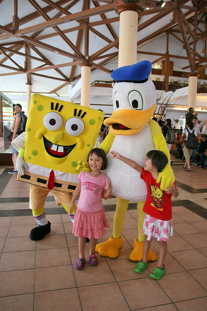 Spongebob and Donald Duck are at the lobby entertaining kids while parents check out