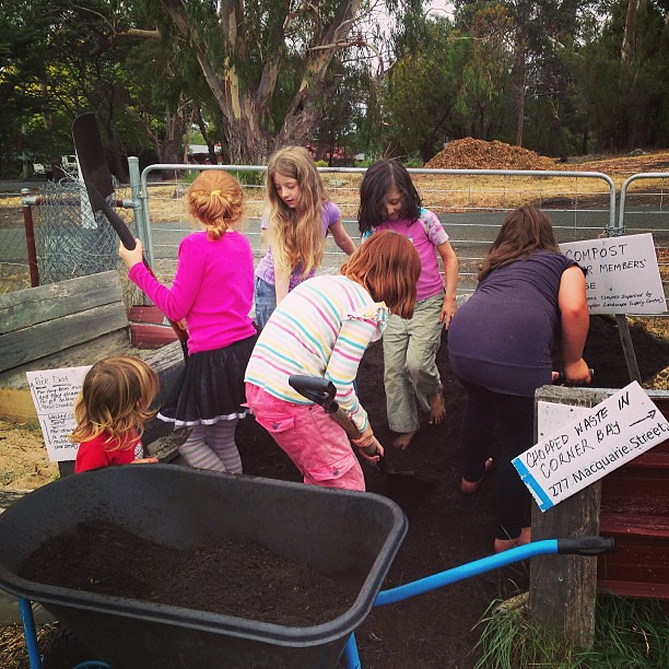 "Why is the compost warm?"... And other observations and topics of discussion among our barefoot co-op gardeners #naturallearning #unschooling #gardening #kitchengarden #coop
