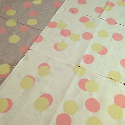 Polka dot printed linen tea towels. Simple and effective : )