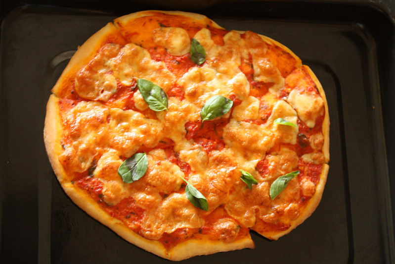 tomato and cheese pizza