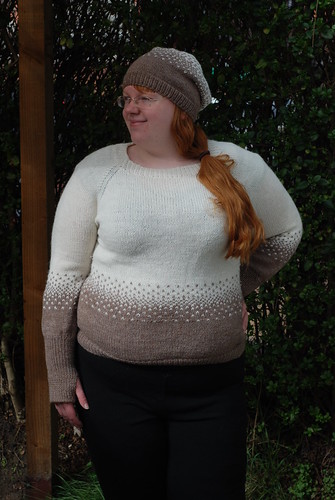 Jumper with built-in armwarmers sleeve thumbholes