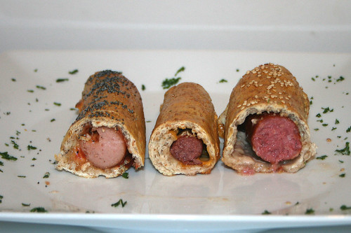 32 - Würstchen im Brotteig / Sausages in bread dough - Querschnitt