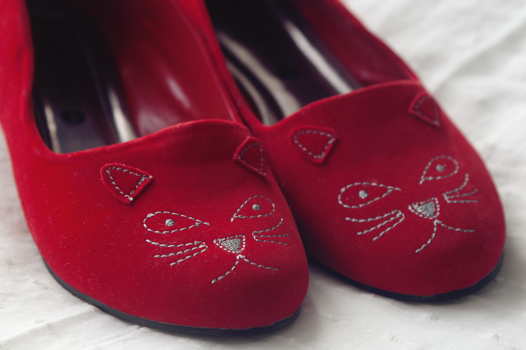 red cat shoes