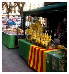 Foto de puestos de venta de palmas y palmones en Rambla Catalunya