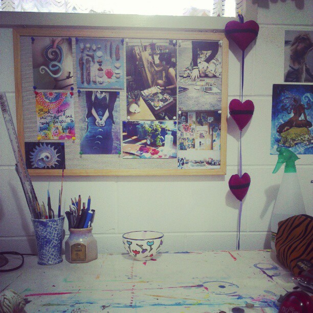 Half way through setting up my desk. I love my pinboard inspiration :) I feel like I can create anything and everything #creative #workspace #art #inspiration #pinboard