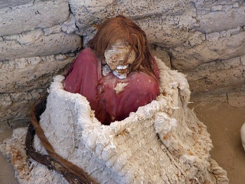 Fotografía de una momia del Cementerio de Chauchilla (Perú)