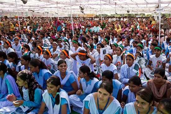 Encontro realizado na vila de Barrod, na Índia, para promover os direitos das meninas e educação para todos (2012) Foto: ONU Mulheres/Gaganjit Singh Chandok