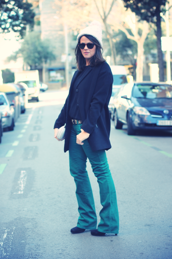 Look green pants + beanie monicositas