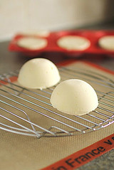 Making White Chocolate and Almond Meringue Domes 7151 R