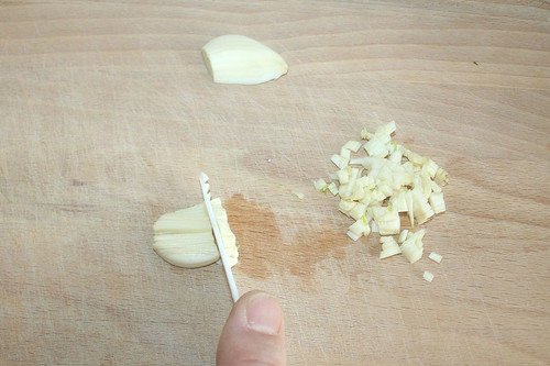 13 - Knoblauch schneiden / Mince garlic