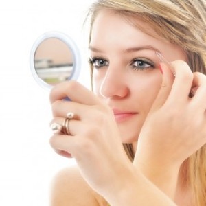 Makeup-Tips-and-Tricks-Making-Your-Face-Look-Slimmer