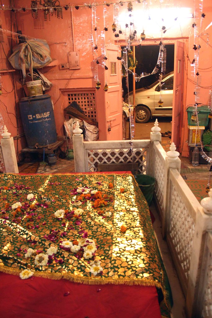 City Faith – Shah Turkman’s Dargah, Near Delhi Stock Exchange