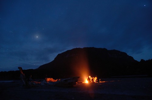 Campfire on the beach by kewl