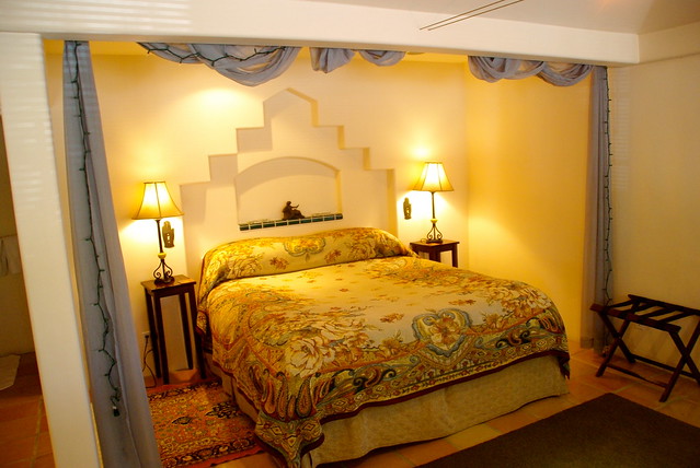 cottage inn and spa bed