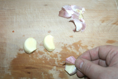 17 - Knoblauch schälen / Peel garlic